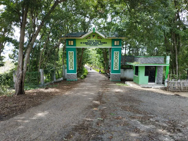 Kawasan Wisata Taman Hutan Raya Kapopo Ngatabaru