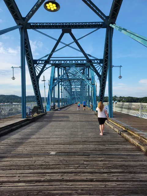 Walnut Street Bridge