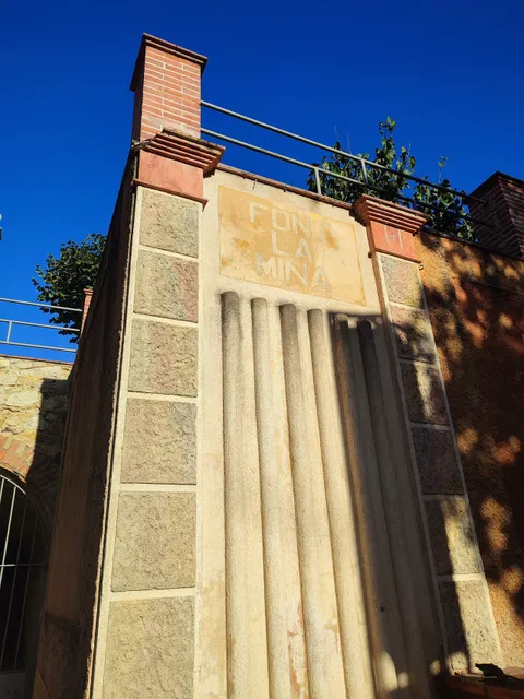 Fuente Raig de la Miel o Fuente de la Mina y Lavaderos públicos termales