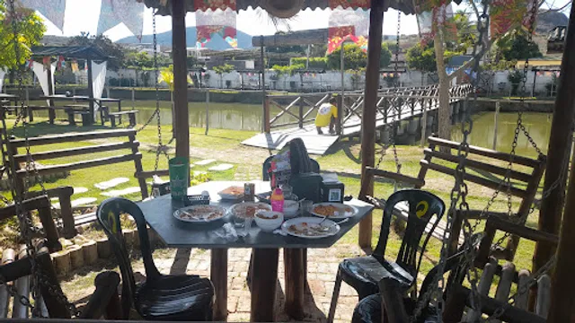 Restaurante Sítio Santa Felicidade,lugar ótimo para passar o dia com a família com restaurante e muito entretenimento