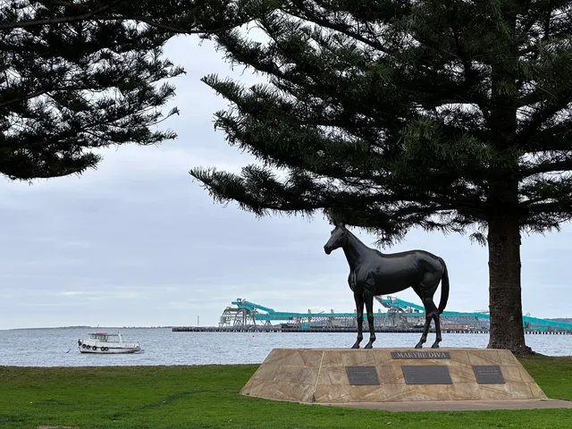 Makybe Diva Statue