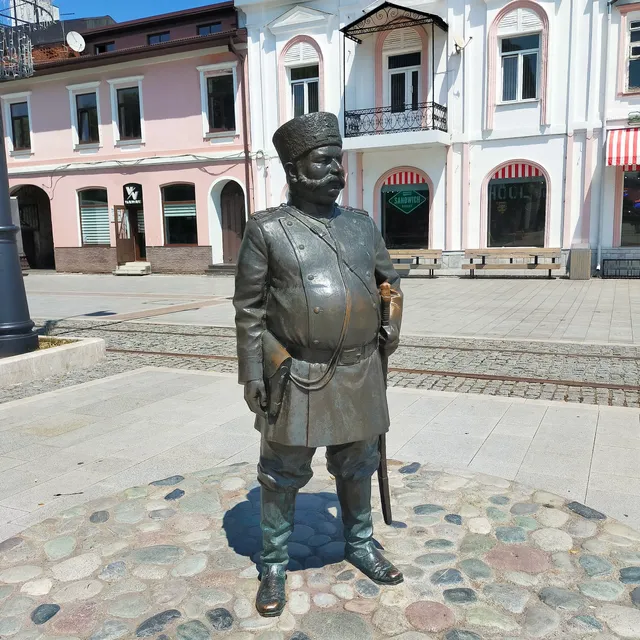 Skul'ptura "Gorodovoy"