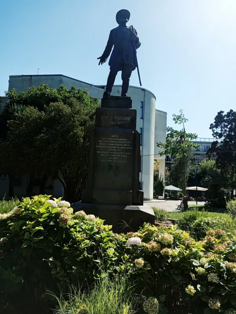 Monumento Bronzo di Carlo Pisacane