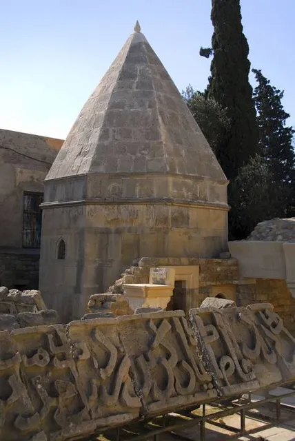 Seyid Yəhya Bakuvi Türbəsi (Seyyed Yahya Bakuvi Tomb)