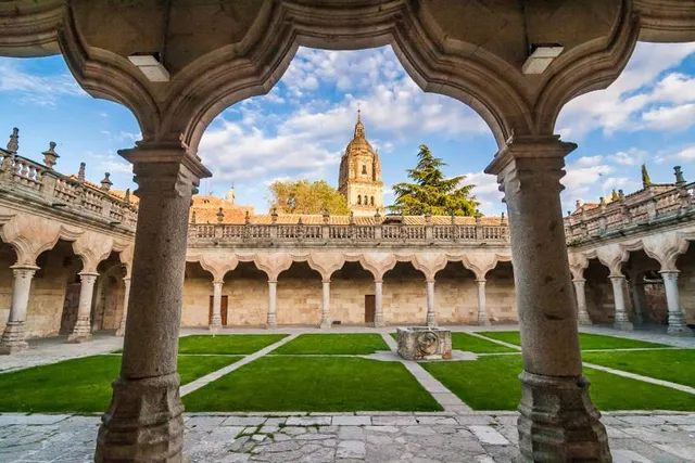 Patio de Escuelas Menores