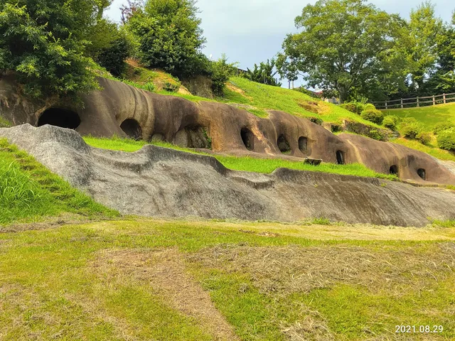 Kashiwadani Cave Group Area B