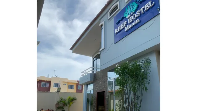 Reef Hostel Manta