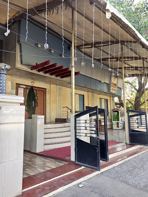 Stars Parade Luxury Dining