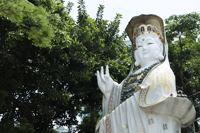 Kwan Im Thong Hood Cho Temple