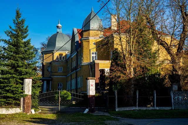 Pałac w Smolnicy dziś Zespół Szkół i Placówek w Smolnicy