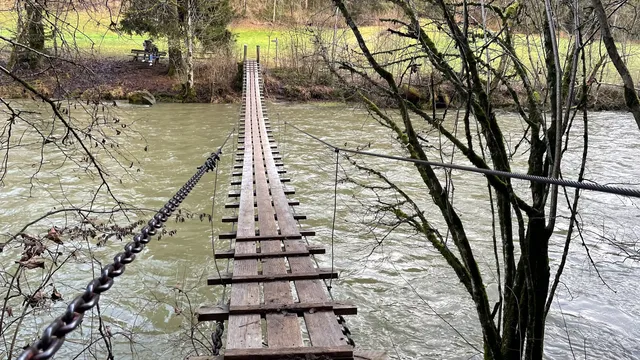 Hängesteg über die Wertach und Kaskaden-Wasserfall