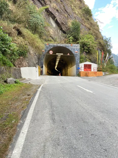 THENG TUNNEL
