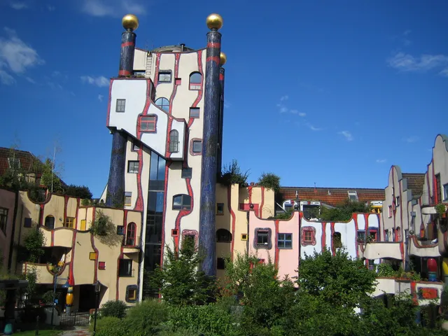 Hundertwasserhaus Plochingen "Wohnen unterm Regenturm"