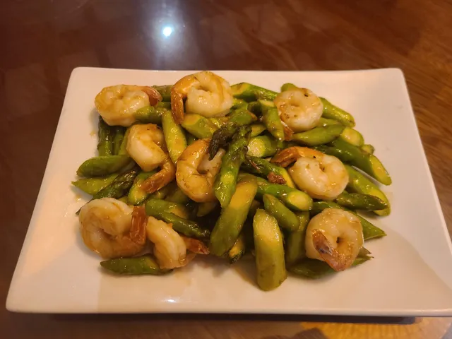 Lucky 8 Noodle + Sushi Bar