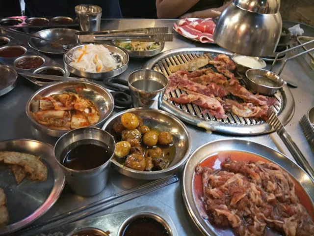 Samgyupsalamat Earnshaw branch