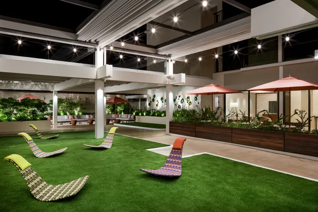 Halepuna Waikiki by Halekulani