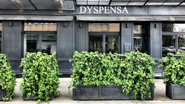 Dyspensa. Restauracja
