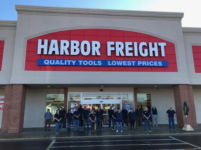 Highland Square Shopping Center