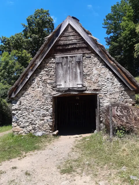 Choza de Santa Bernadette