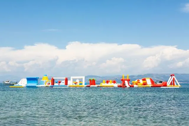 Water Fun Park Kavos - θαλάσσιο πάρκο με φουσκωτά παιχνίδια - water sports