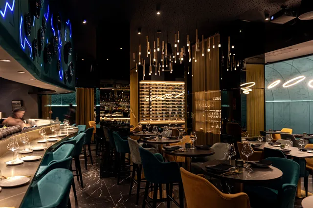 Oculto l Restaurante Nerja