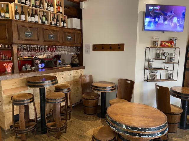 La Taverne Bar a Vins et Tapas