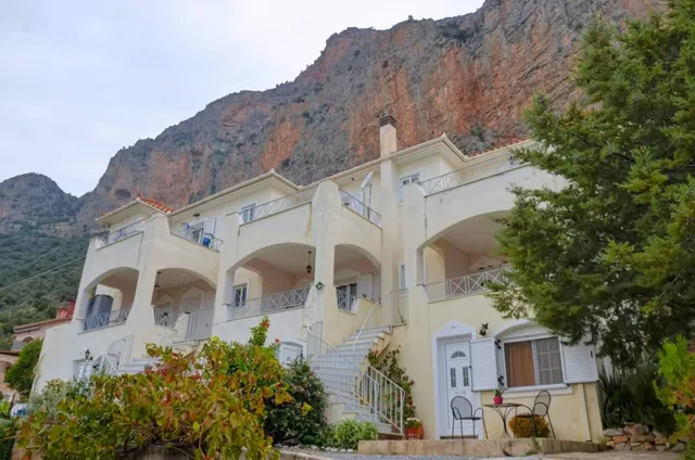 Red Rock & View Leonidio maisonette studio