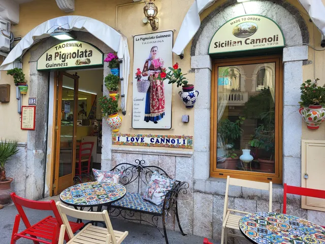 La Pignolata Guinness Cannoli Taormina {Since 1978} N°15