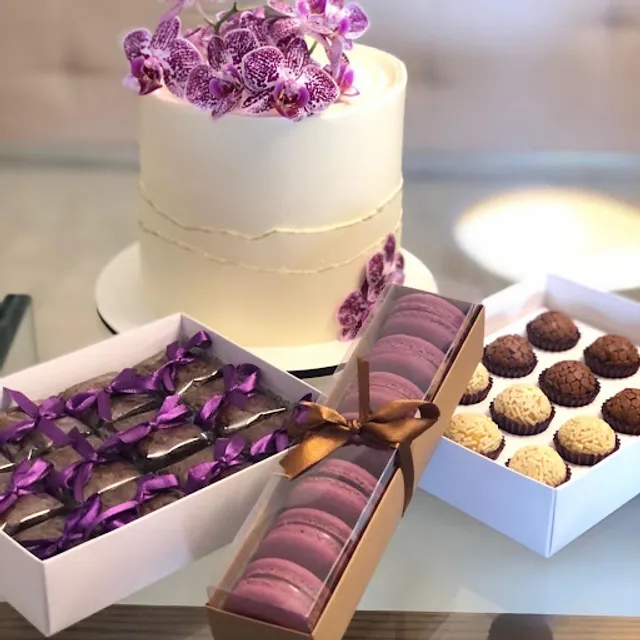 Carol Duarte Bolos e Doces | Macarons | Brigadeiros | Cupcakes | Brownies