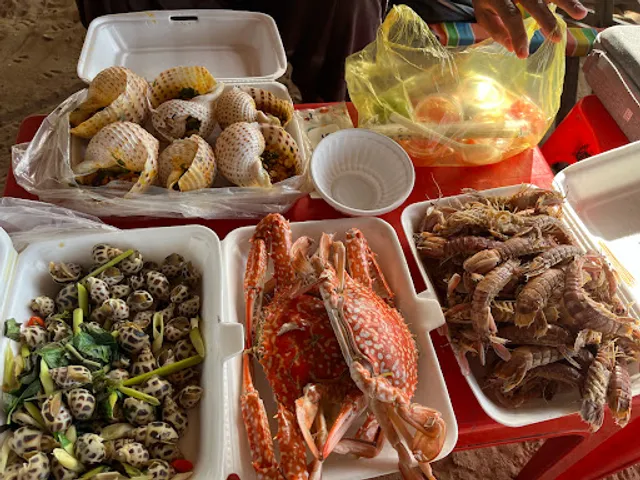 Bãi tắm - chợ hải sản Hồ Tràm