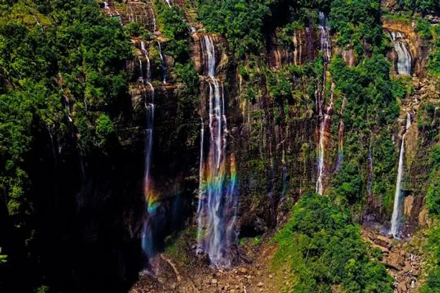 Seven Sisters Waterfall, Nohsngithiang