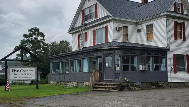 Five Corners Inn & Suites