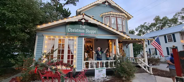 Perky Pelican Christmas Shoppe