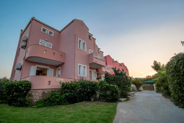 Villa Spiros II Apartments & Studios