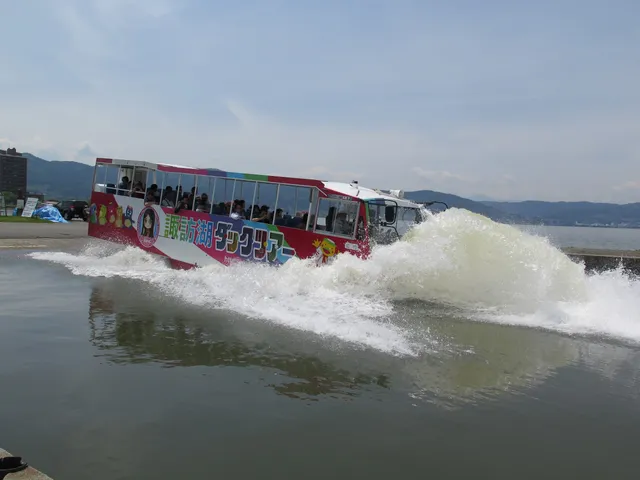 諏訪湖ダックツアー（水陸両用バス）