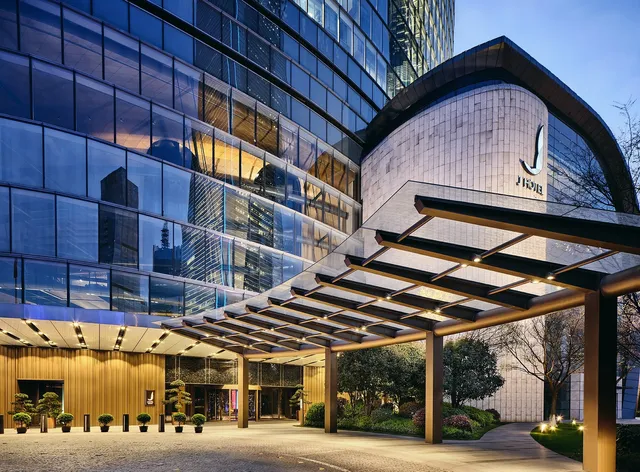 J Hotel, Shanghai Tower