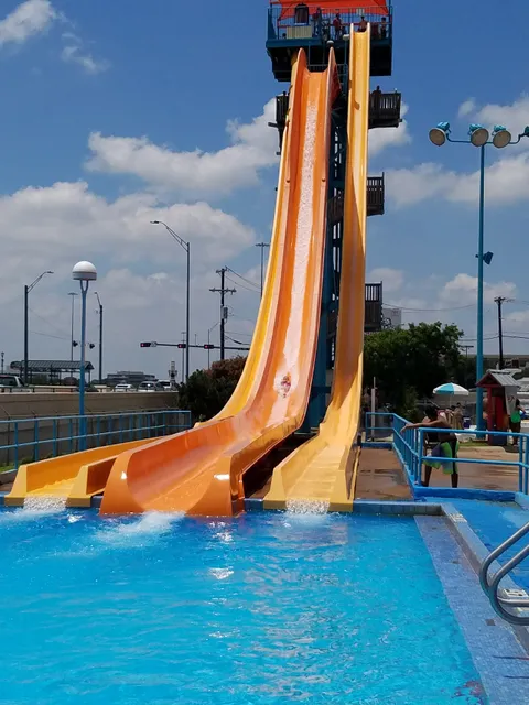 Hurricane Harbor Arlington