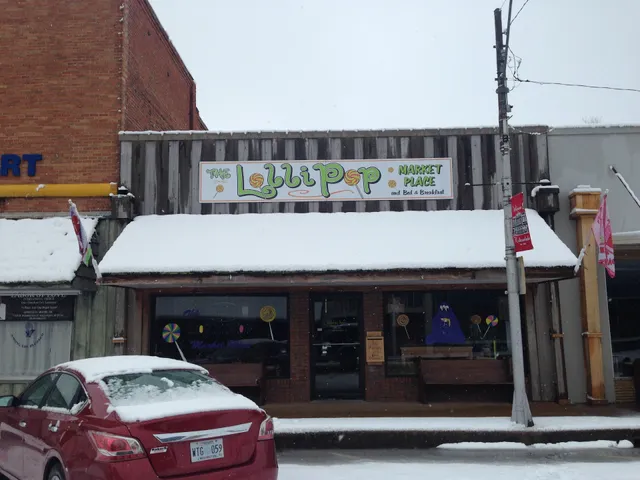 The Lollipop Bed & Breakfast / Market Place