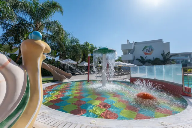 Nicholas Color Hotel