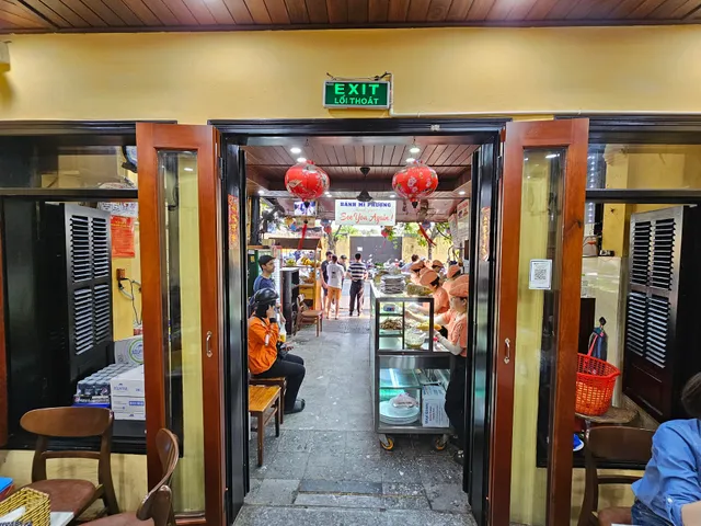 Bánh Mì Phượng