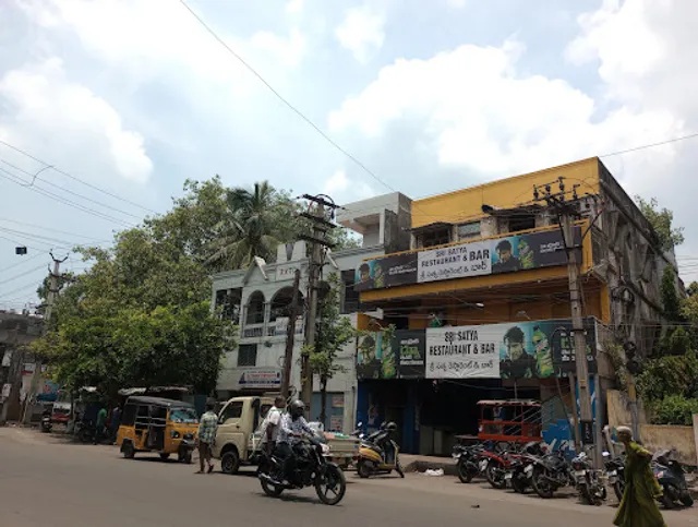 Sri Satya Restaurant & Bar