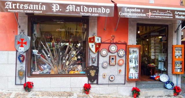 Artesanías P. Maldonado C.B Espadas y arte de Toledo