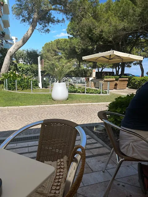 Lungomare 124 beach bar bistro