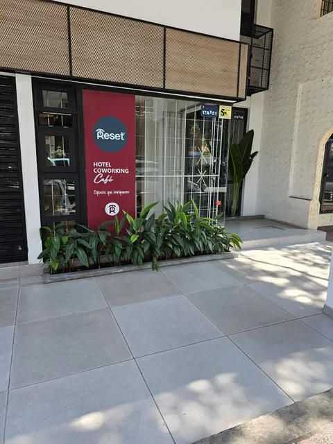 Reset (Hotel-Coworking-Cafe)