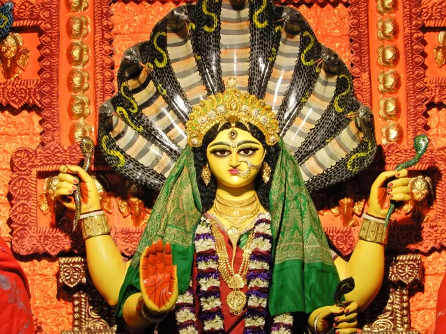 Manasha Mandir , Lake Town