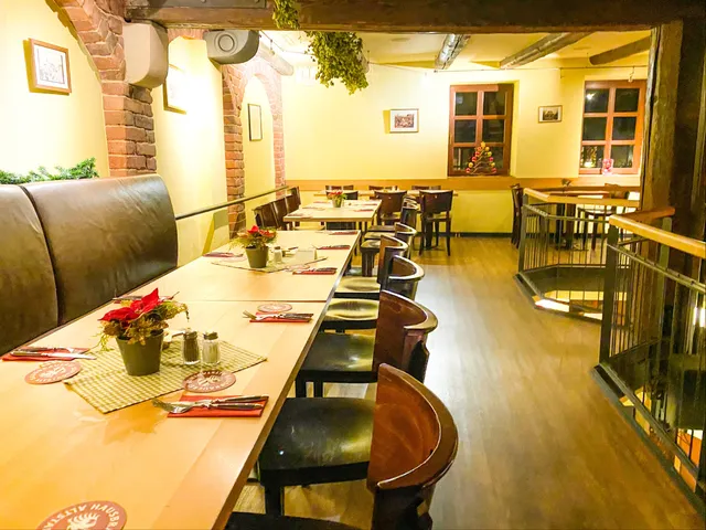 Hausbrauerei Altstadthof - Rotbierstüberl- Brauerei und Whiskydestillerie und Gastronomie