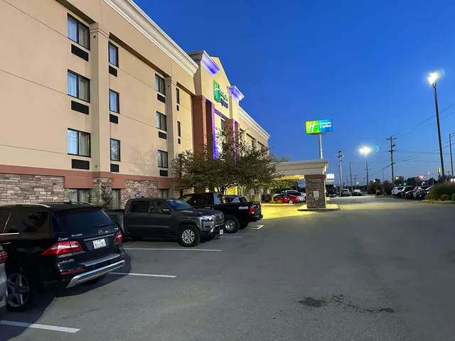 Holiday Inn Express Fort Campbell-Oak Grove