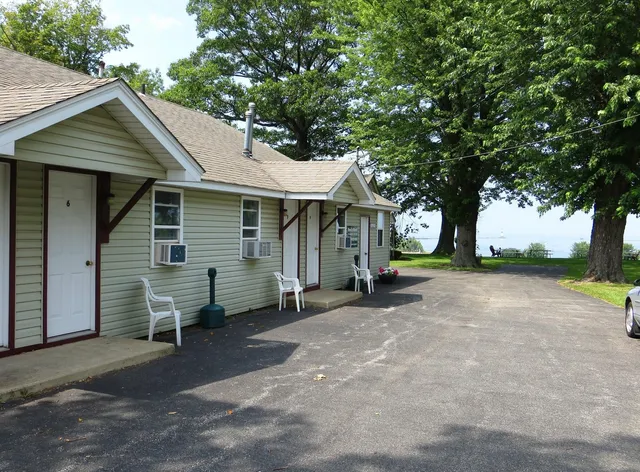 Lakefront Motel