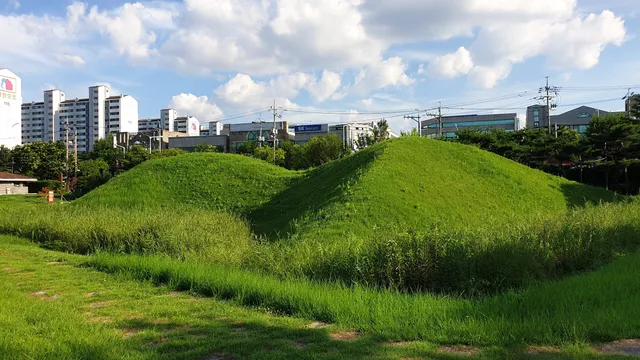Janggo-shaped Tombs in Wolgye-dong