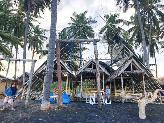 Wisata Taman Labuhan Haji Montong meong